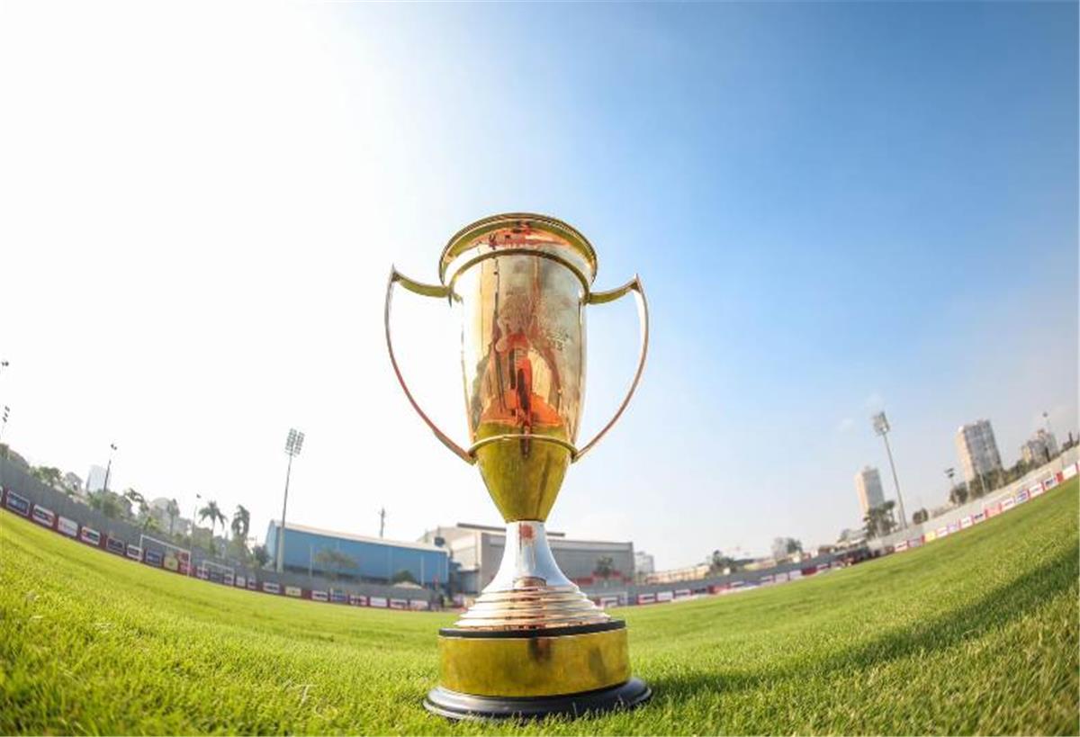اتحاد الكرة لـبطولات: الأندية طلبت حكامًا أجانب في نهائي السوبر قبل انطلاق البطولة