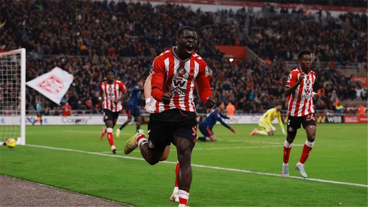 فيديو | سندرلاند يخطف تعادلًا قاتلًا من آرسنال ويصعد للمركز الثالث بالدوري الإنجليزي