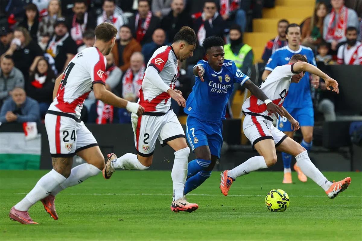 رجل مباراة ريال مدريد ورايو فاليكانو في الدوري الإسباني