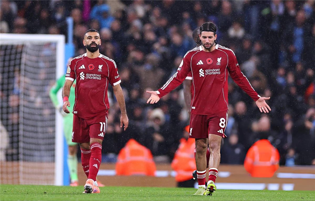 شبكة إنجليزية: لاعب مانشستر سيتي تفوق على محمد صلاح التائه بسهولة