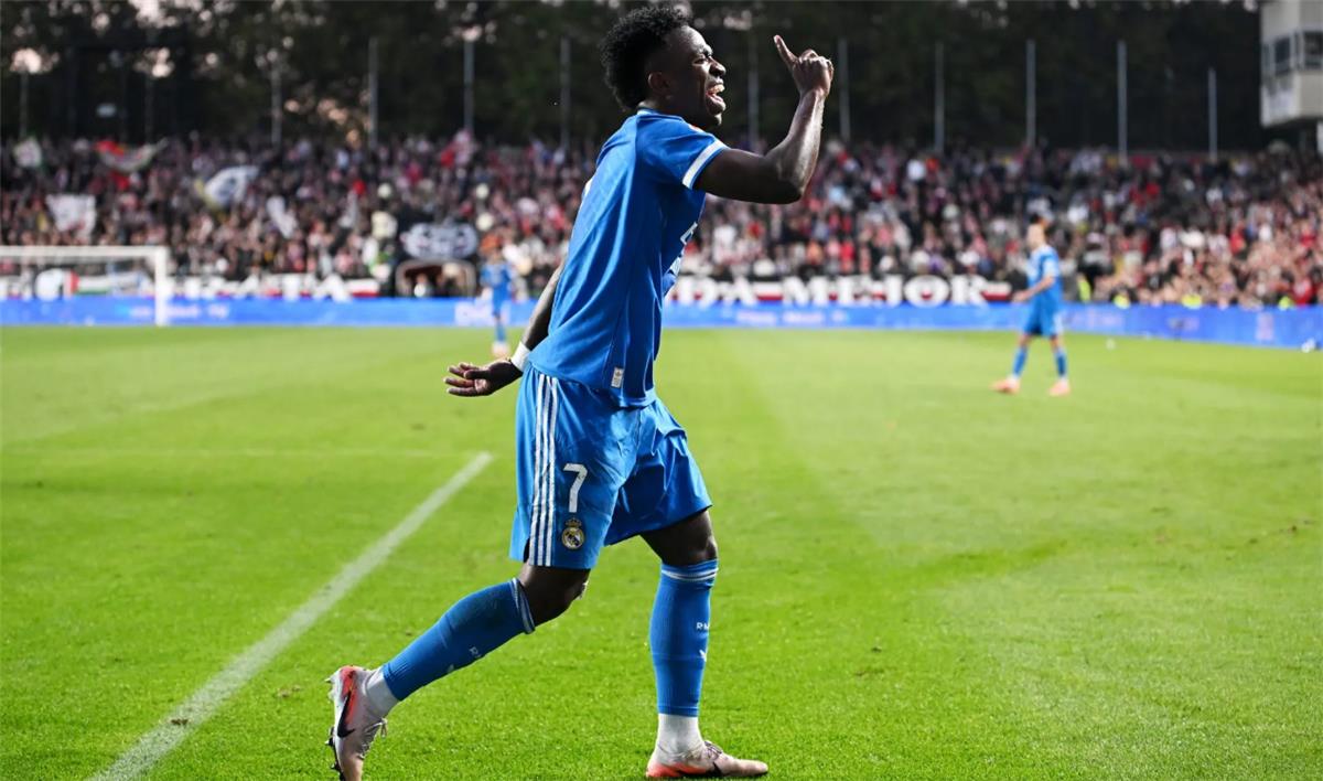 فينيسيوس يرد على استفزازات جماهير رايو فاليكانو بتعليق ساخر