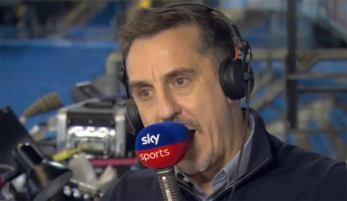 نيفيل: لاعب ليفربول بدا طفلًا صغيرًا أمام مانشستر سيتي.. والفريق قدم أسوأ أداء