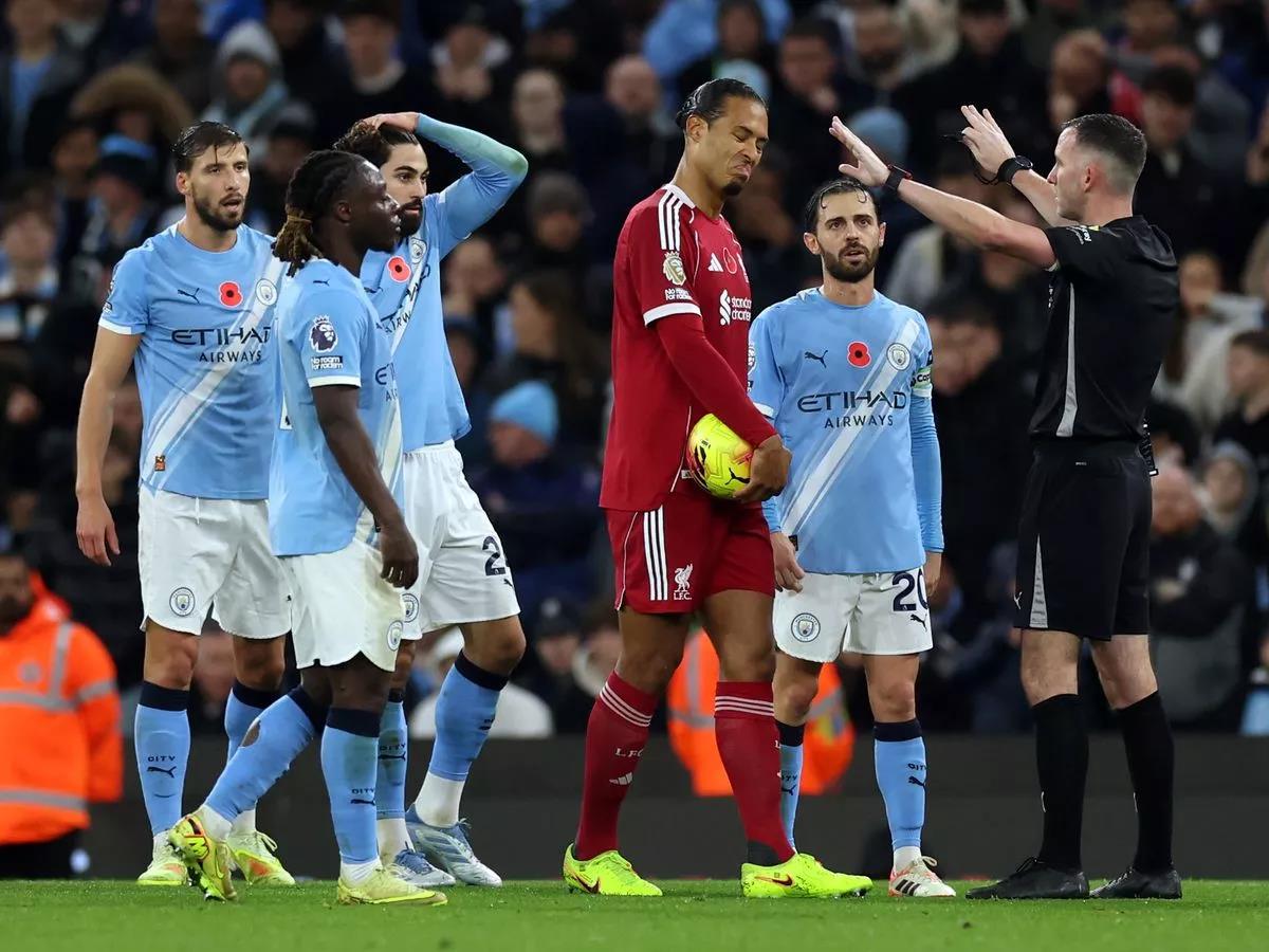كلاتنبرج ينهي الجدل حول هدف فان دايك المثير في مباراة مانشستر سيتي وليفربول