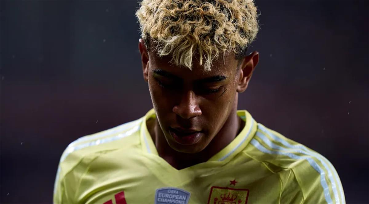 الاتحاد الإسباني يُصدر بيانًا غاضبًا بسبب برشلونة.. واستبعاد لامين يامال من المنتخب