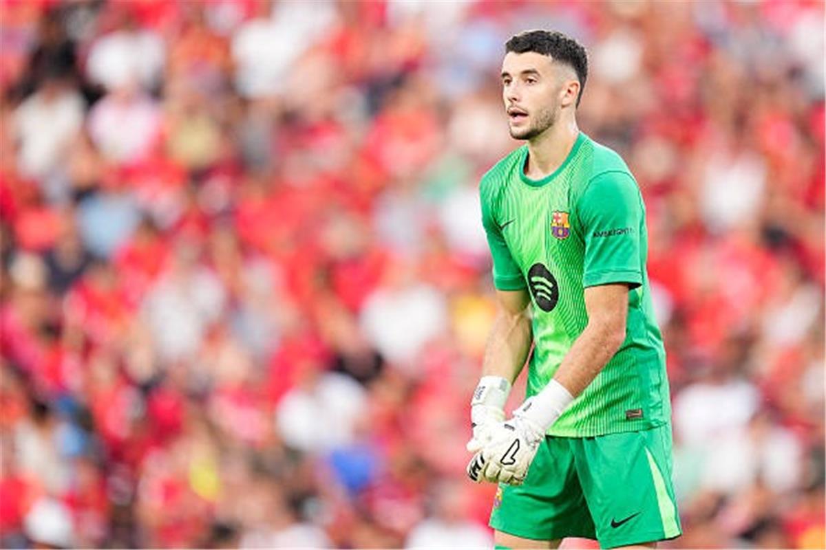 خوان جارسيا: عانيت كثيرًا في إسبانيول.. والمنافسة على الدوري صعبة