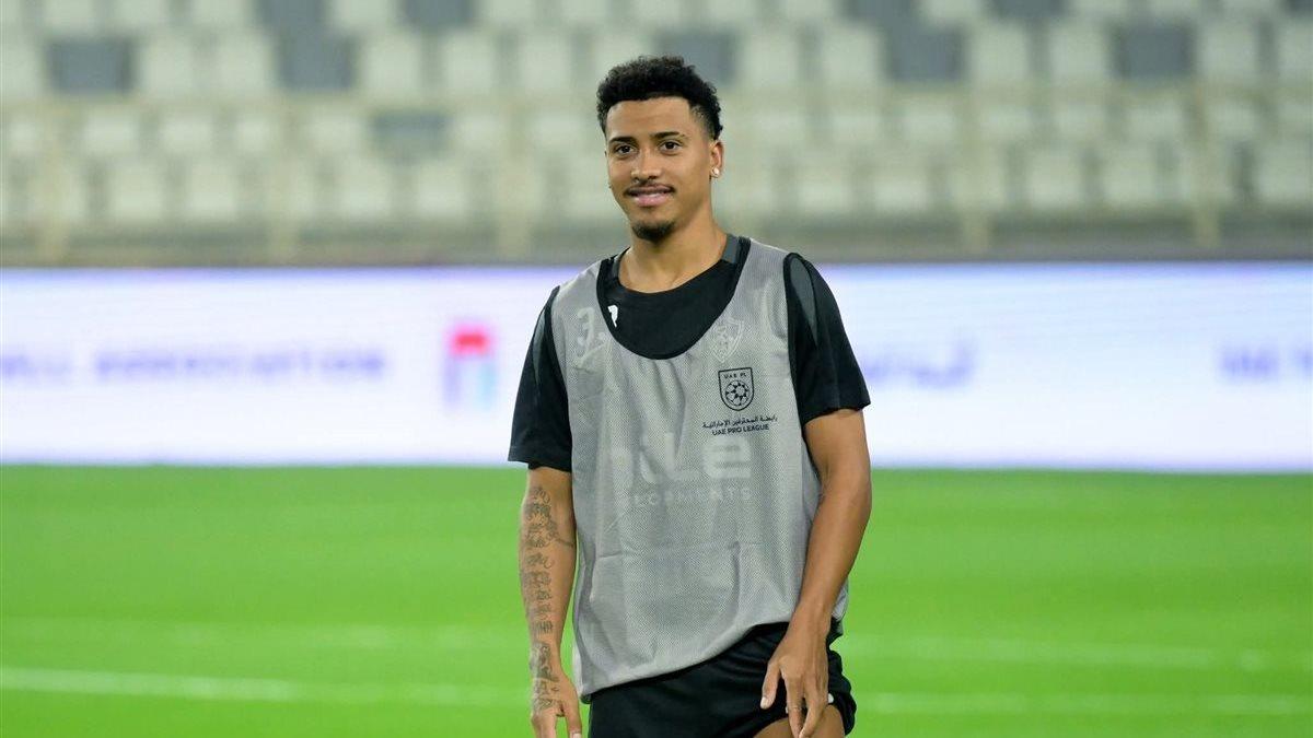 والد بيزيرا يكشف حقيقة تجاهل نجله لمصافحة المسؤولين في السوبر المصري