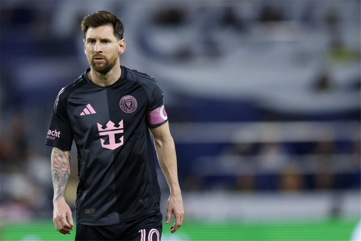 ميسي: هناك أشياء أفضل من تسجيل هاتريك والتتويج بالكرة الذهبية