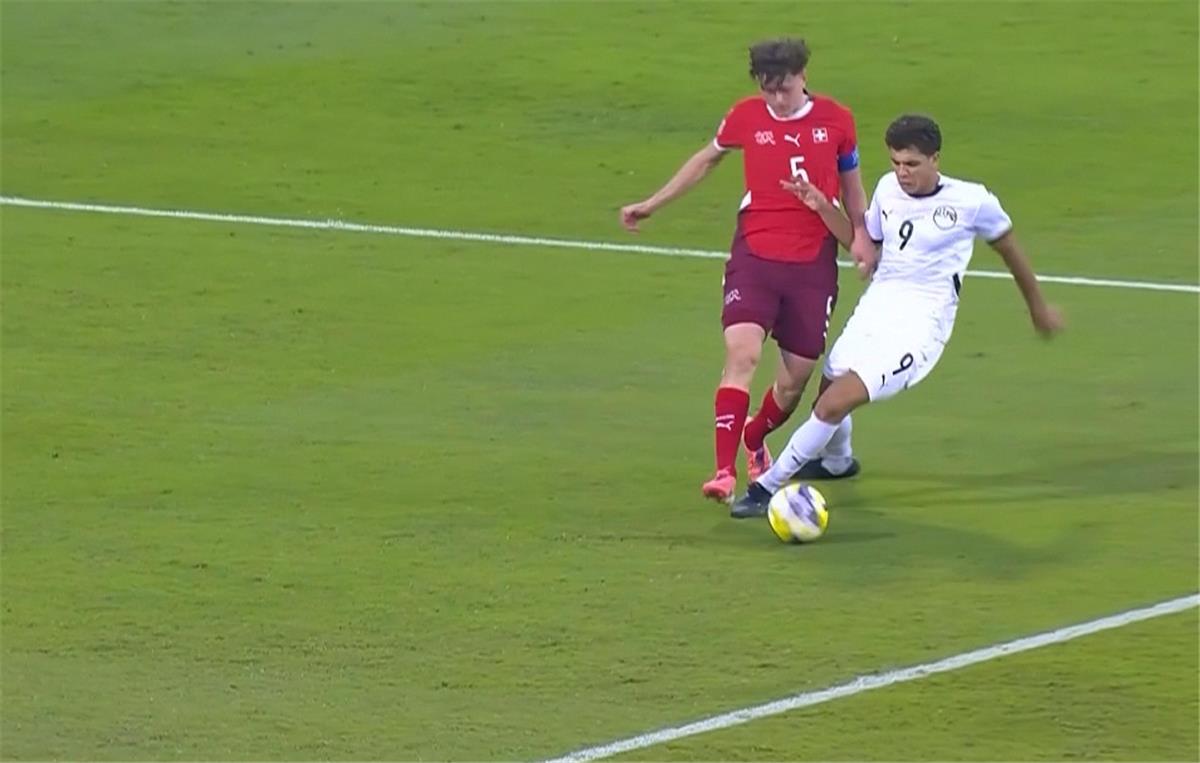 الفار يلغي ركلة جزاء لـ منتخب مصر أمام سويسرا في كأس العالم للناشئين