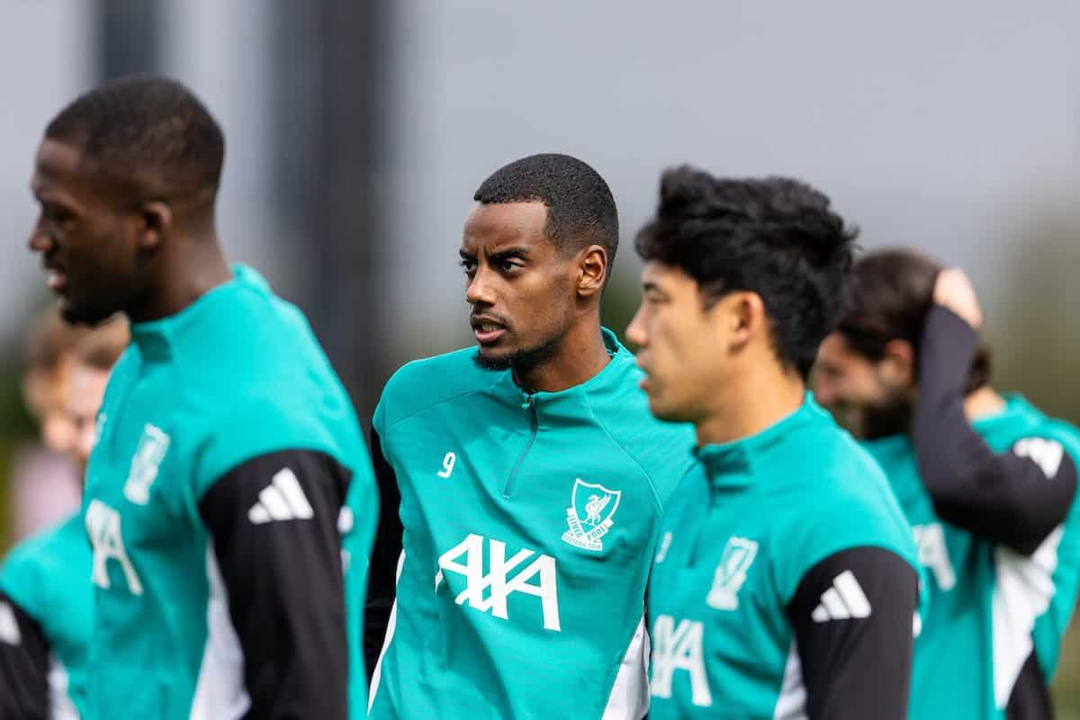 مدرب السويد يثير مخاوف ليفربول بشأن إيزاك.. ويصرح: اللاعب يشعر بالإحباط