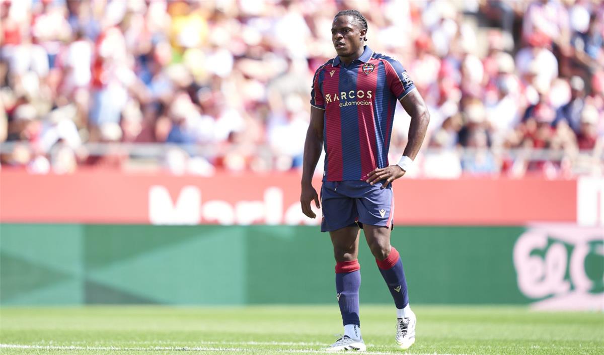 برشلونة ينافس ثنائي الدوري الإنجليزي على صفقة إيونج