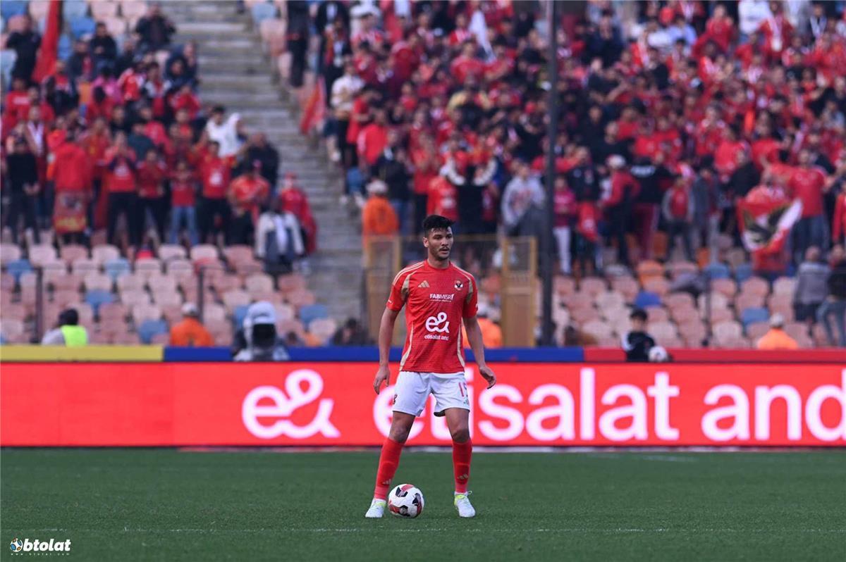 القلق يُسيطر على الأهلي بسبب أشرف داري.. وثنائي مفاجأة على رادار النادي