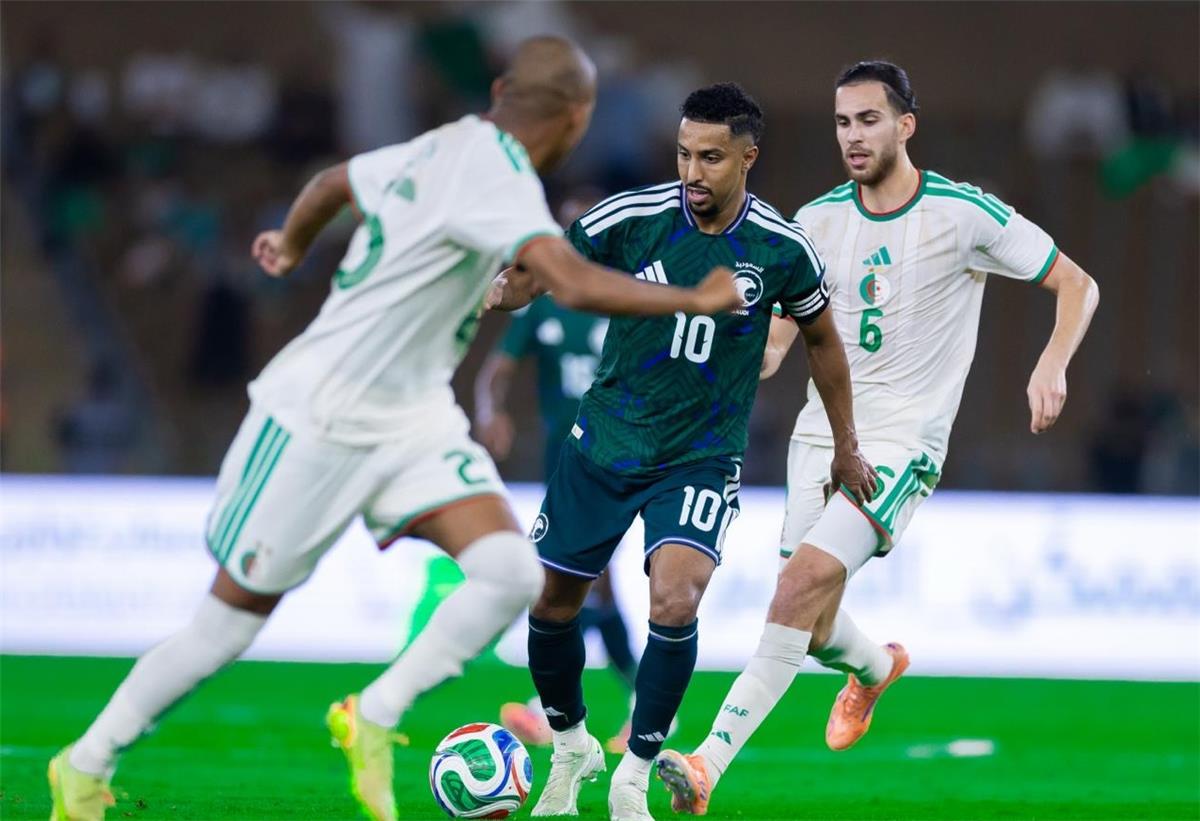 فيديو | الجزائر تفوز على السعودية بثنائية نظيفة وديًا