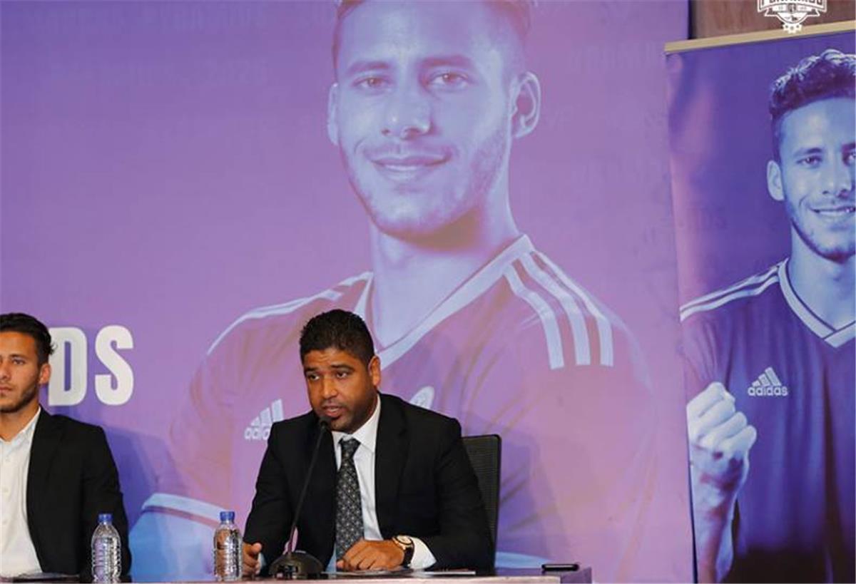 عمرو بسيوني يوضح حقيقة الصفقة التبادلية مع الزمالك.. وموقف بيراميدز من وسام أبو علي وحمدان