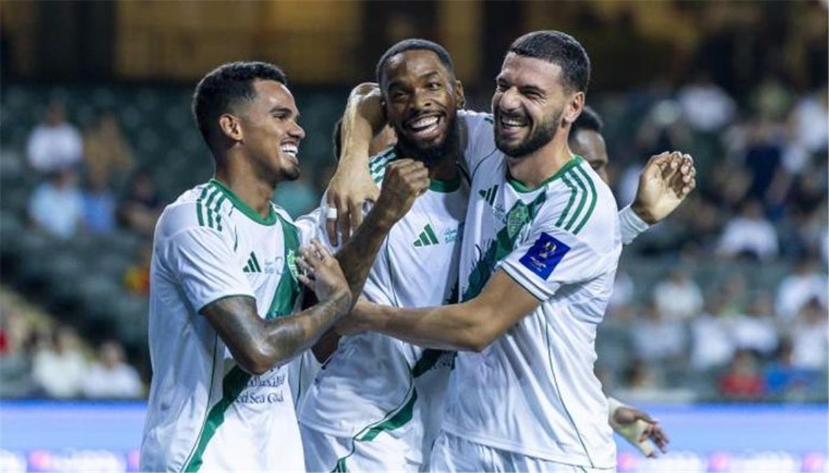 فيديو | بـ10 لاعبين.. الأهلي يهزم القادسية ويقتحم المربع الذهبي في الدوري السعودي
