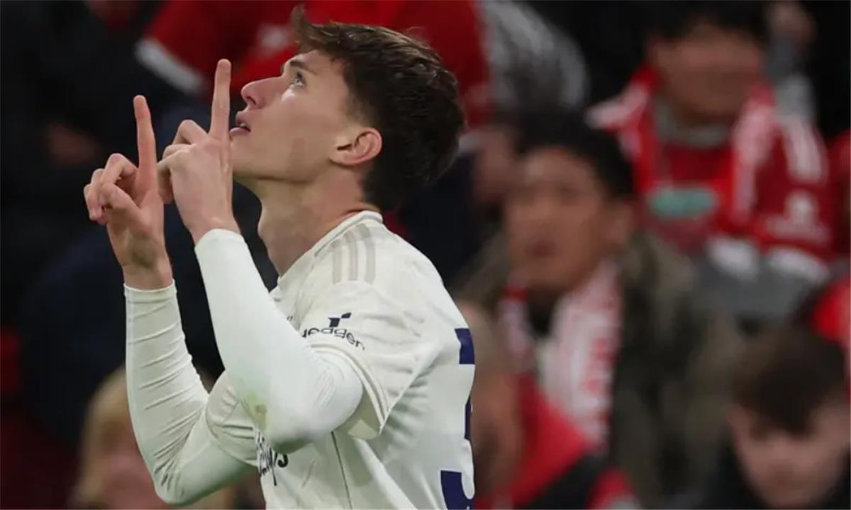 سافونا يسجل هدف نوتينجهام الثاني أمام ليفربول في الدوري الإنجليزي