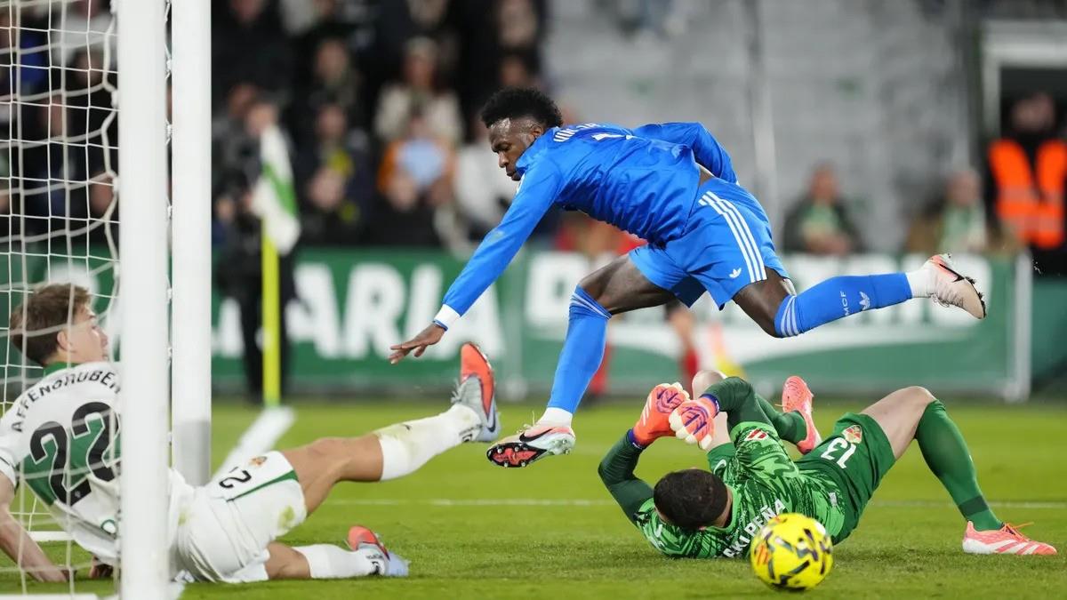 بينيا يشكك في صحة الهدف الثاني لـ ريال مدريد بعد التعادل مع إلتشي