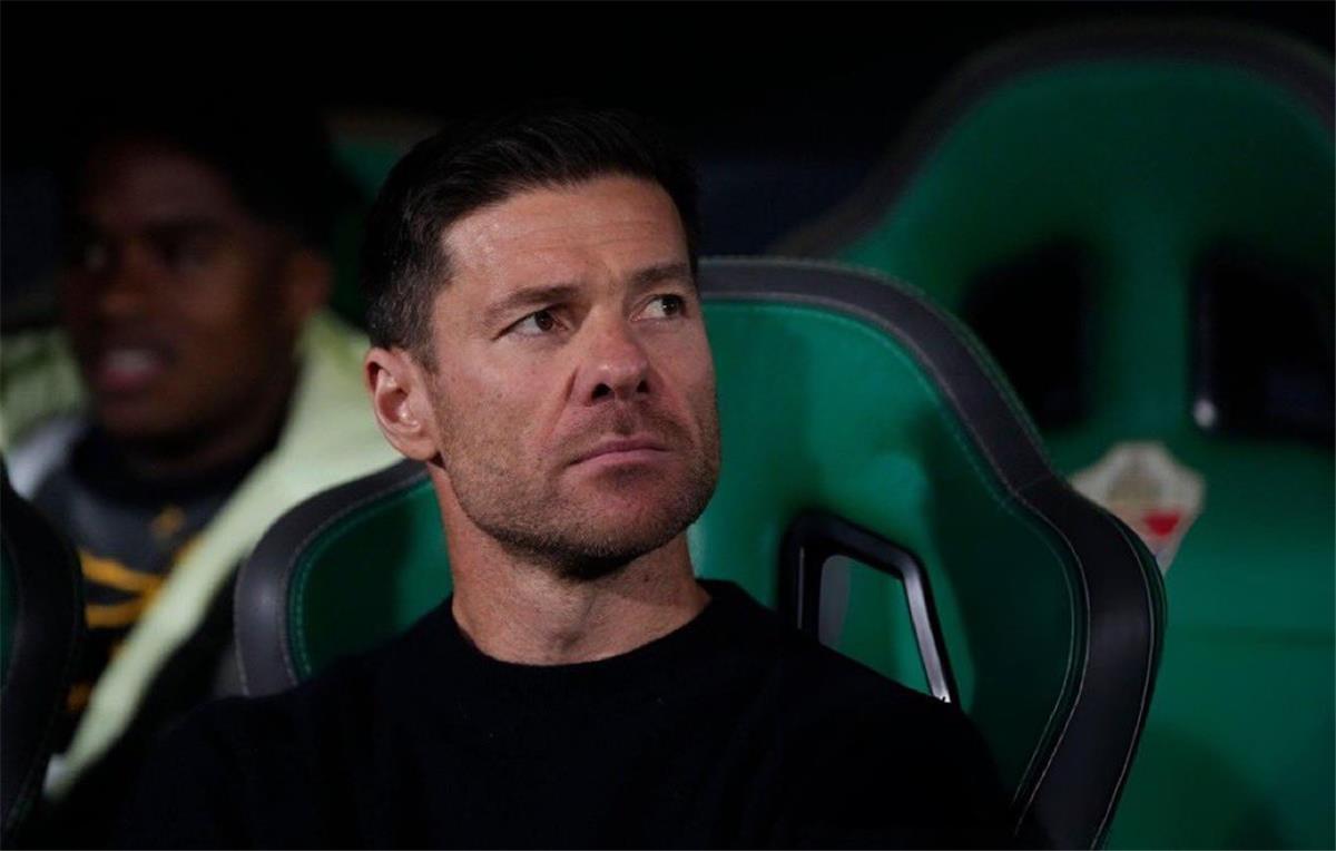 صحفي إسباني: ثلاثي ريال مدريد يظنون أنفسهم بيليه