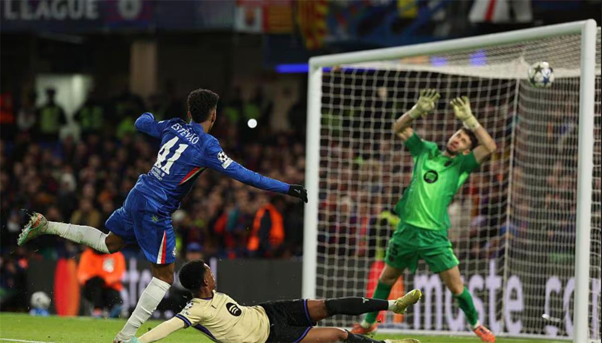 فيديو | رغم تدخلات الفار.. تشيلسي يذل برشلونة بثلاثية نظيفة في دوري أبطال أوروبا