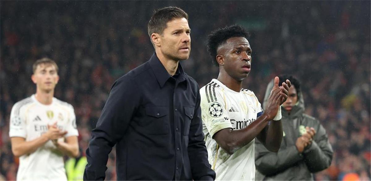 أسطورة ريال مدريد مدافعًا عن ألونسو: يجب على الإدارة حمايته