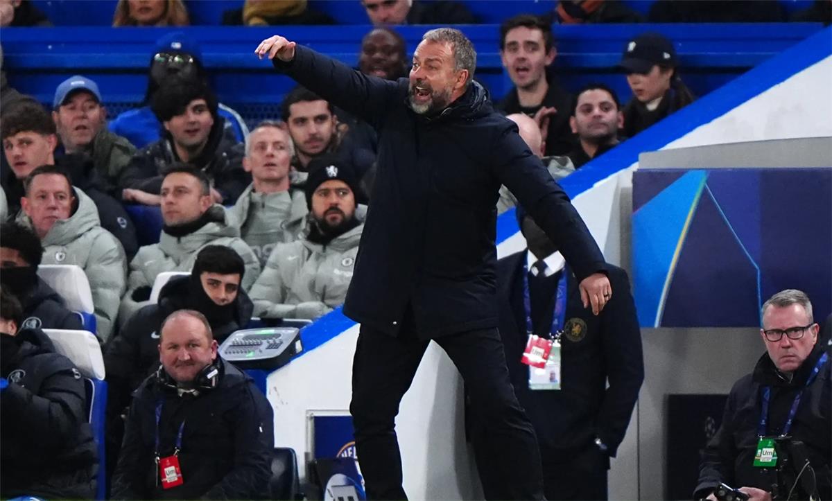 فليك يضطر لتغيير خطته مع لاعبي برشلونة بعد ثلاثية تشيلسي