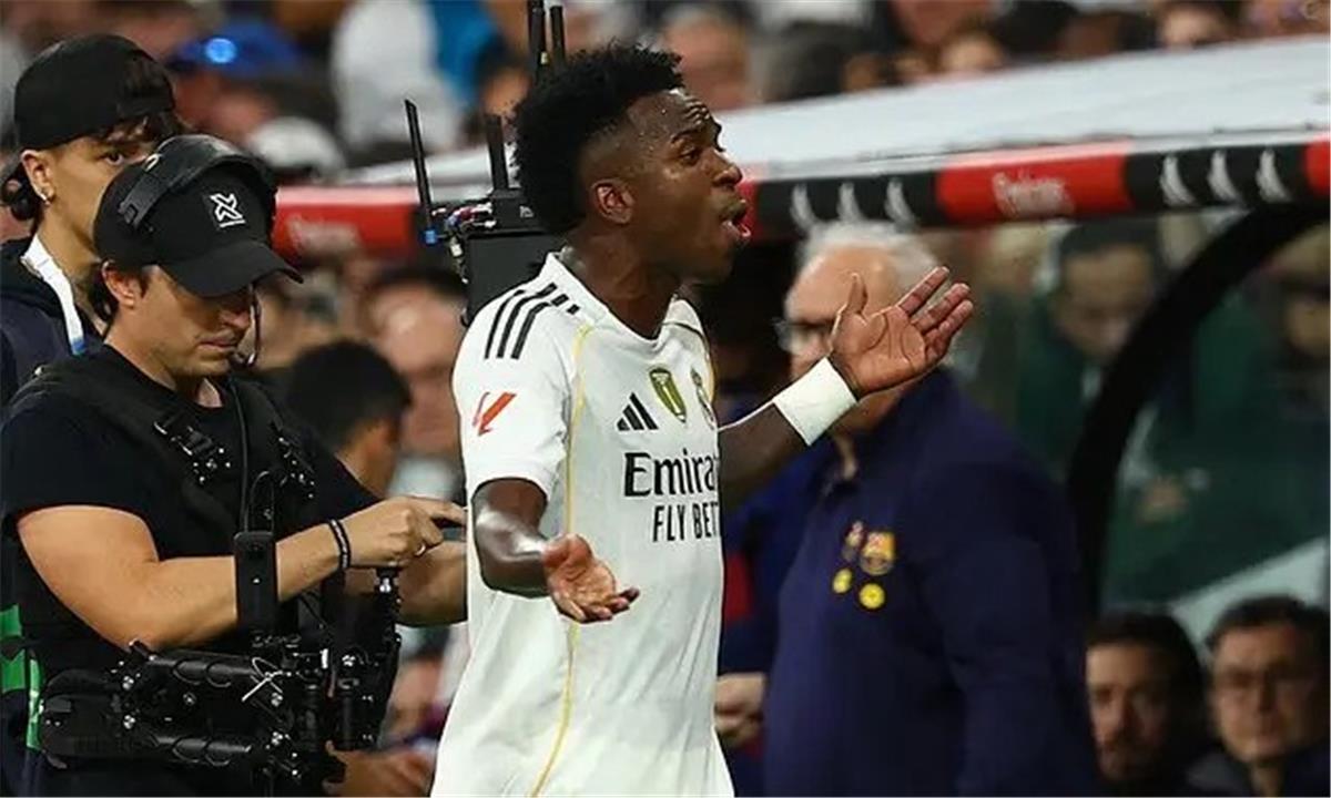 ألونسو يرد على أنباء سوء علاقته مع فينيسيوس