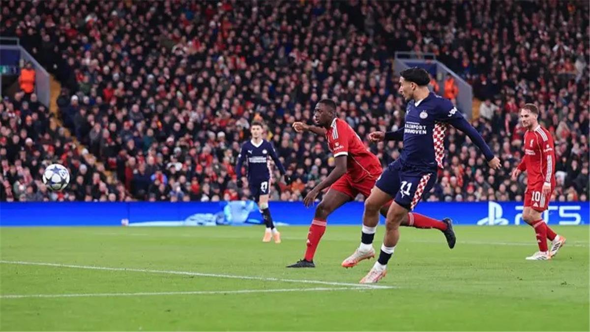 فيديو | زلزال في أنفيلد.. ليفربول يسقط برباعية ساحقة أمام آيندهوفن في دوري أبطال أوروبا