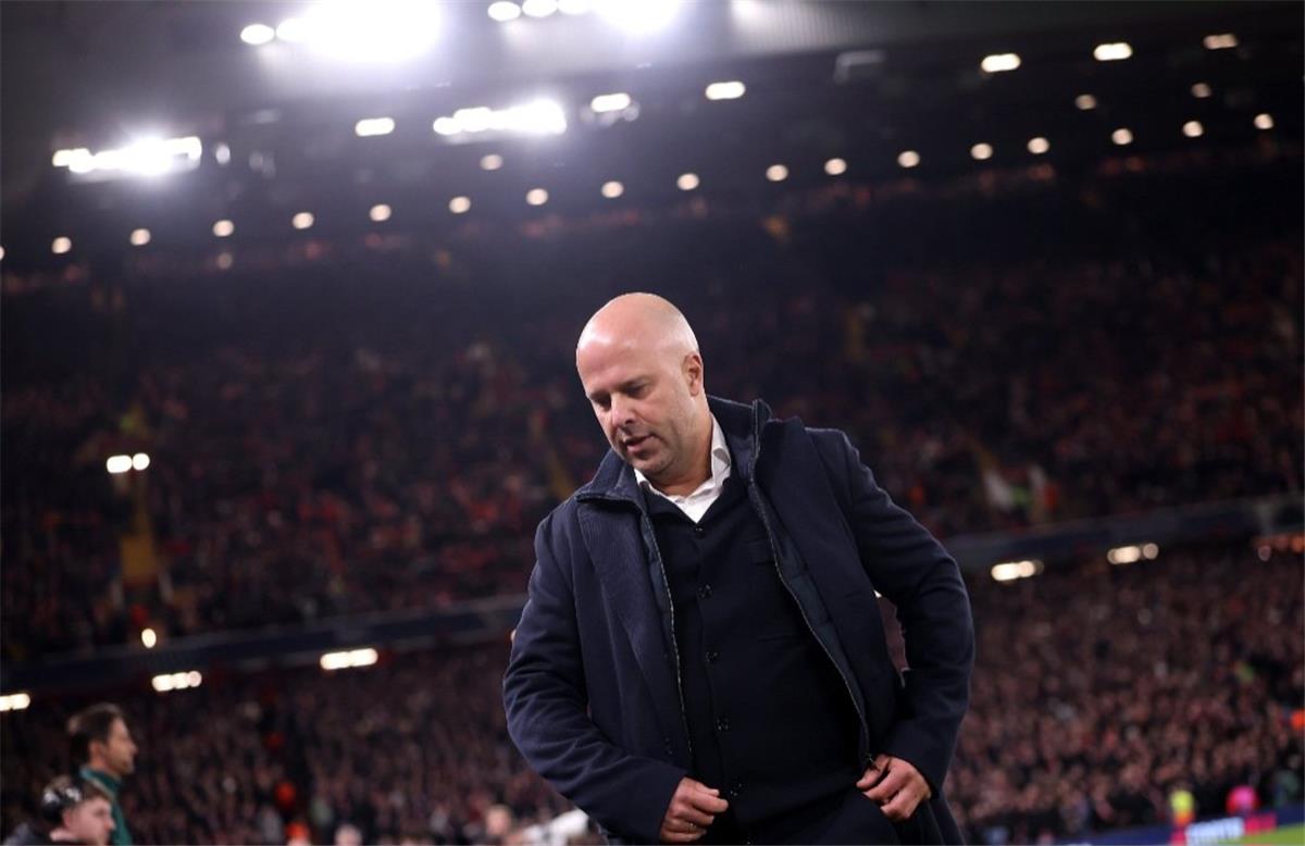 ما حدث لا يغتفر.. تطورات إقالة سلوت من تدريب ليفربول