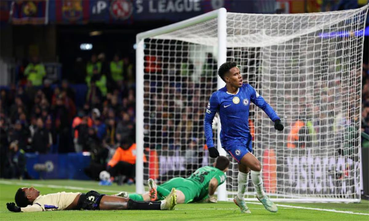 سبب استبعاد برشلونة وريال مدريد التعاقد مع ويليان إستيفاو