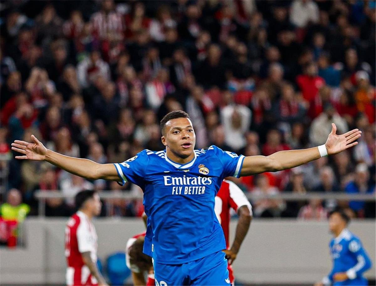 مبابي يجاور نجوم آرسنال وباريس سان جيرمان في التشكيل المثالي للجولة السادسة بـ دوري أبطال أوروبا