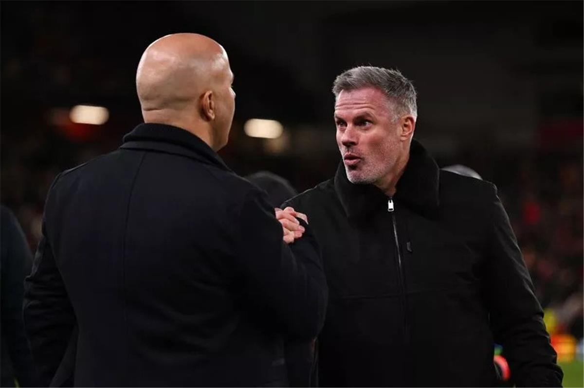 كاراجر يحذر سلوت: أمامك أسبوع واحد لإنقاذ وظيفتك في ليفربول 