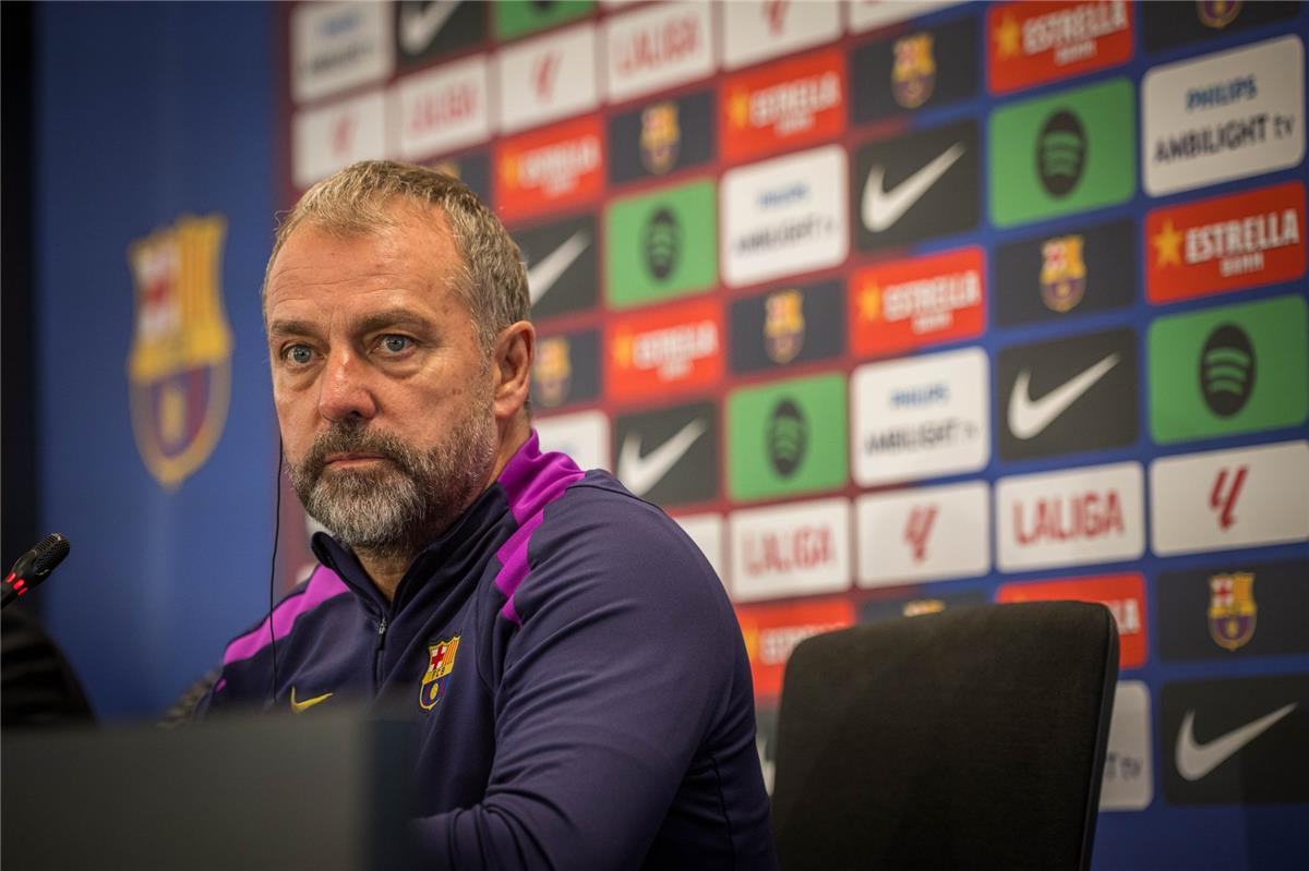 فليك يحسم موقف أراوخو من المشاركة أمام ألافيس.. ويوضح موقف برشلونة من انتقالات الشتاء