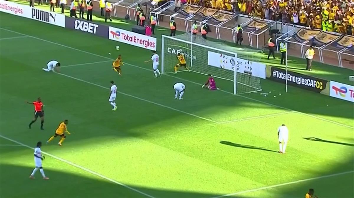 فيديو | خطأ قاتل من محمد صبحي.. كايزر تشفيز يسجل هدف التعادل أمام الزمالك