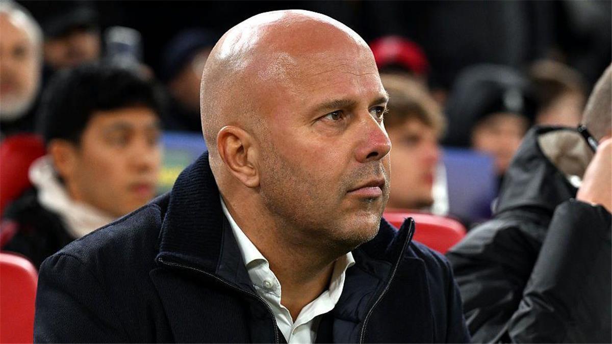 ضربة قوية قد تهدد مستقبل آرني سلوت في تدريب ليفربول