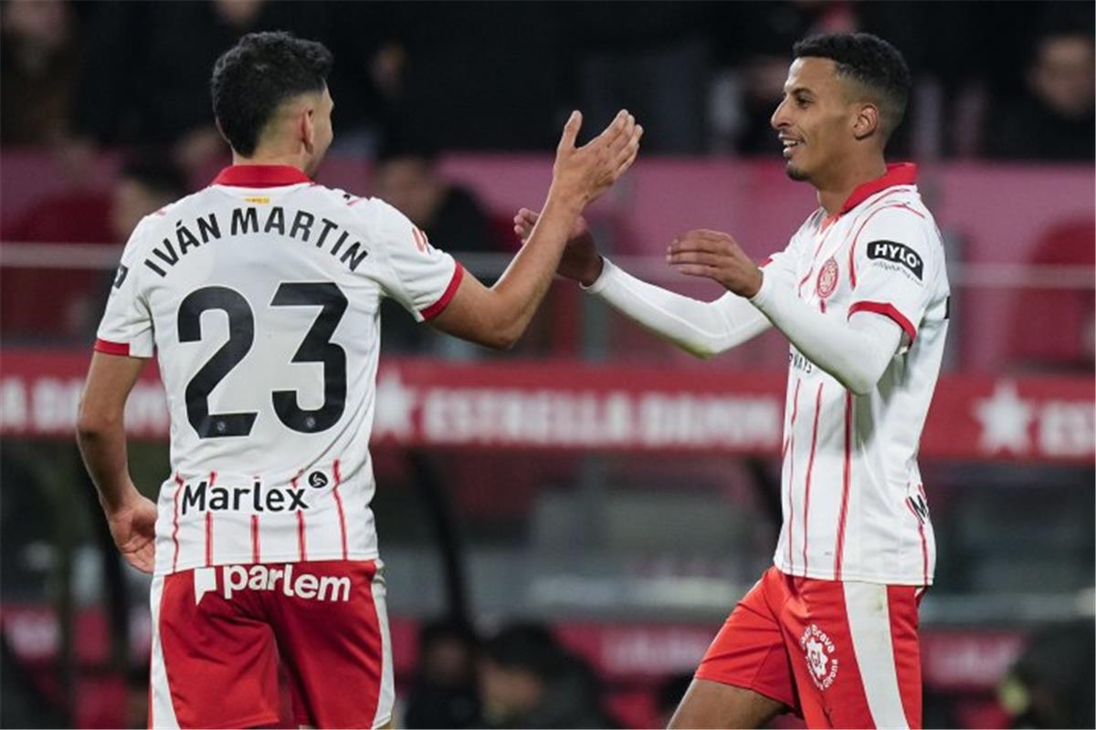 مدرب جيرونا يوضح موقفه من القرارات التحكيمية الجدلية أمام ريال مدريد