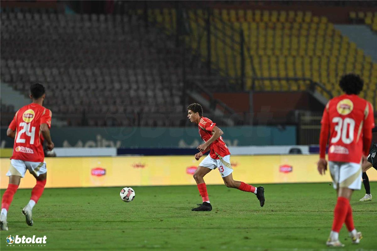 مدرب منتخب مصر يكشف حقيقة رغبة برشلونة في ضم لاعب الأهلي