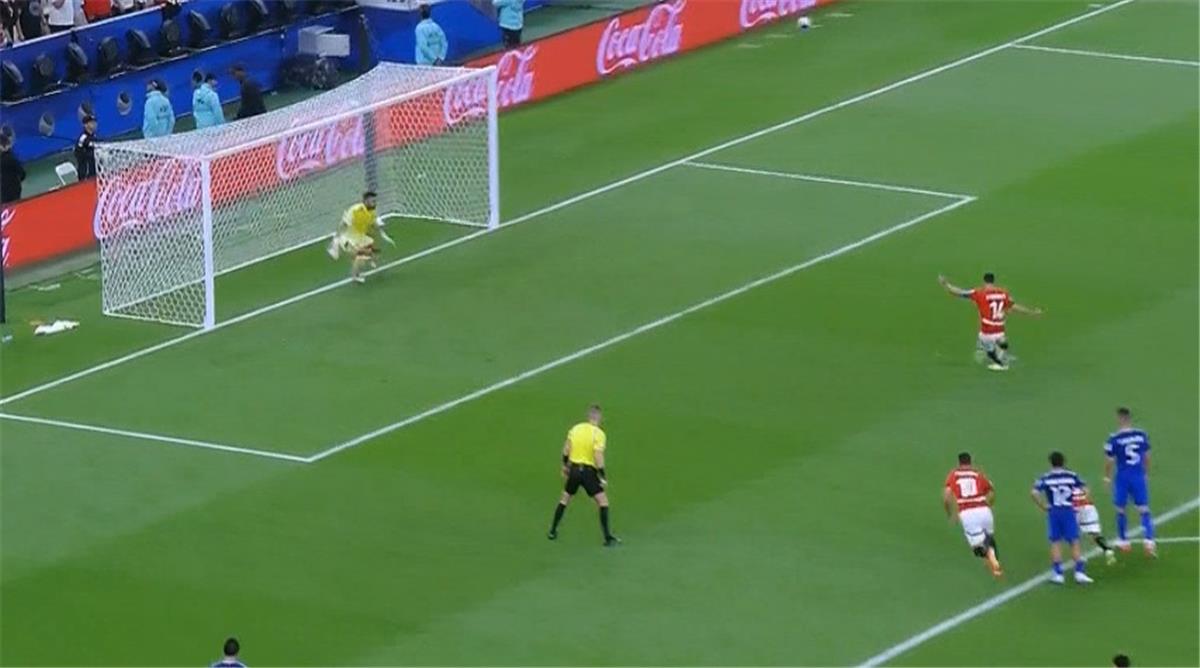 فيديو | عمرو السولية يهدر ركلة جزاء في مباراة مصر والكويت