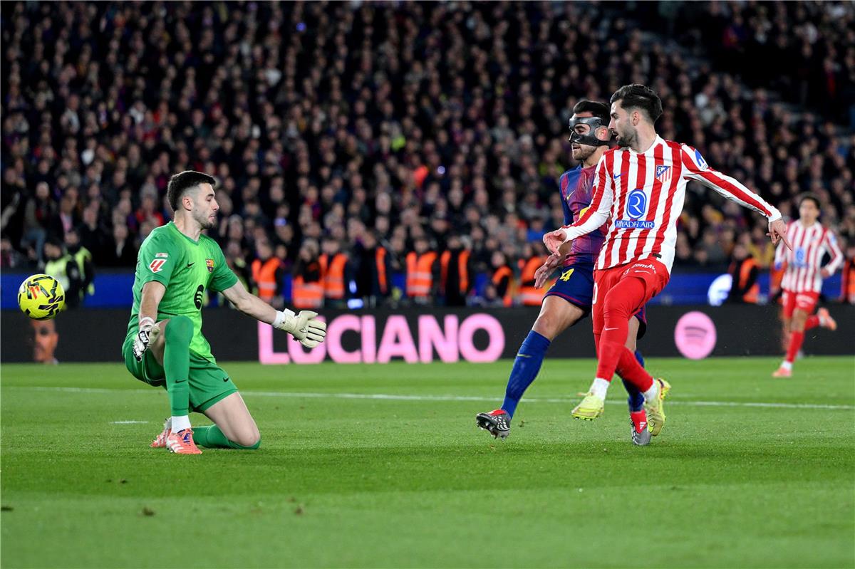 فيديو | باينا يسجل هدف أتلتيكو مدريد الأول أمام برشلونة