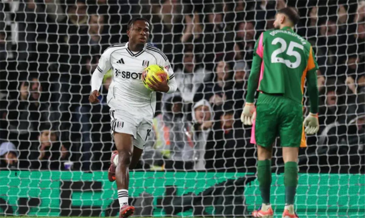 الشباك تهتز للمرة الـ 9.. تشوكويزى يسجل هدفين لـ فولهام أمام مانشستر سيتي