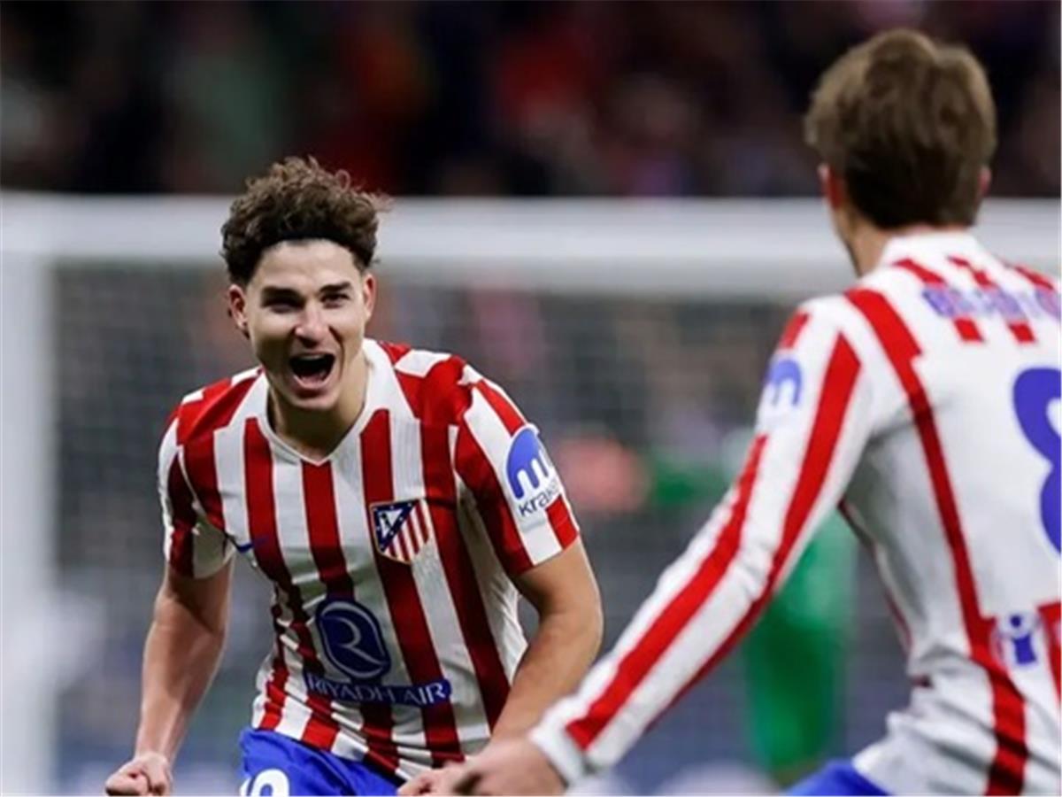 أول رد من إدارة أتليكو مدريد على برشلونة بشأن ضم ألفاريز