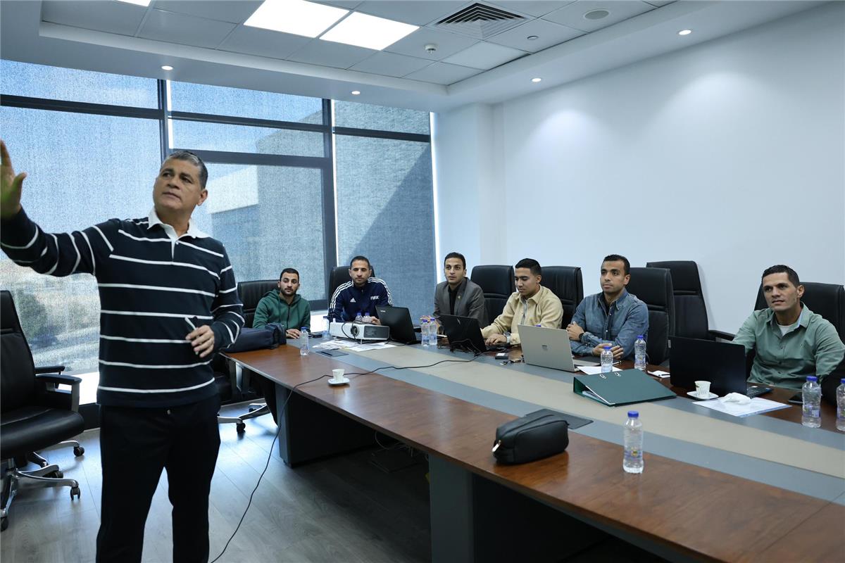 تفاصيل اجتماع أوسكار رويز مع حكام الدوري