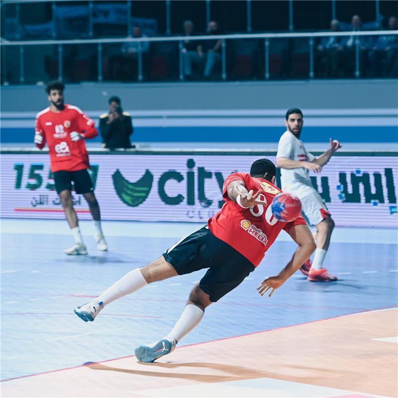 الزمالك يفوز على الأهلي ويحسم قمة كرة اليد