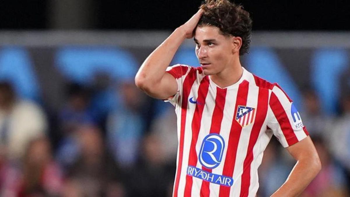 برشلونة يتخذ قرارًا صادمًا بشأن صفقة جوليان ألفاريز