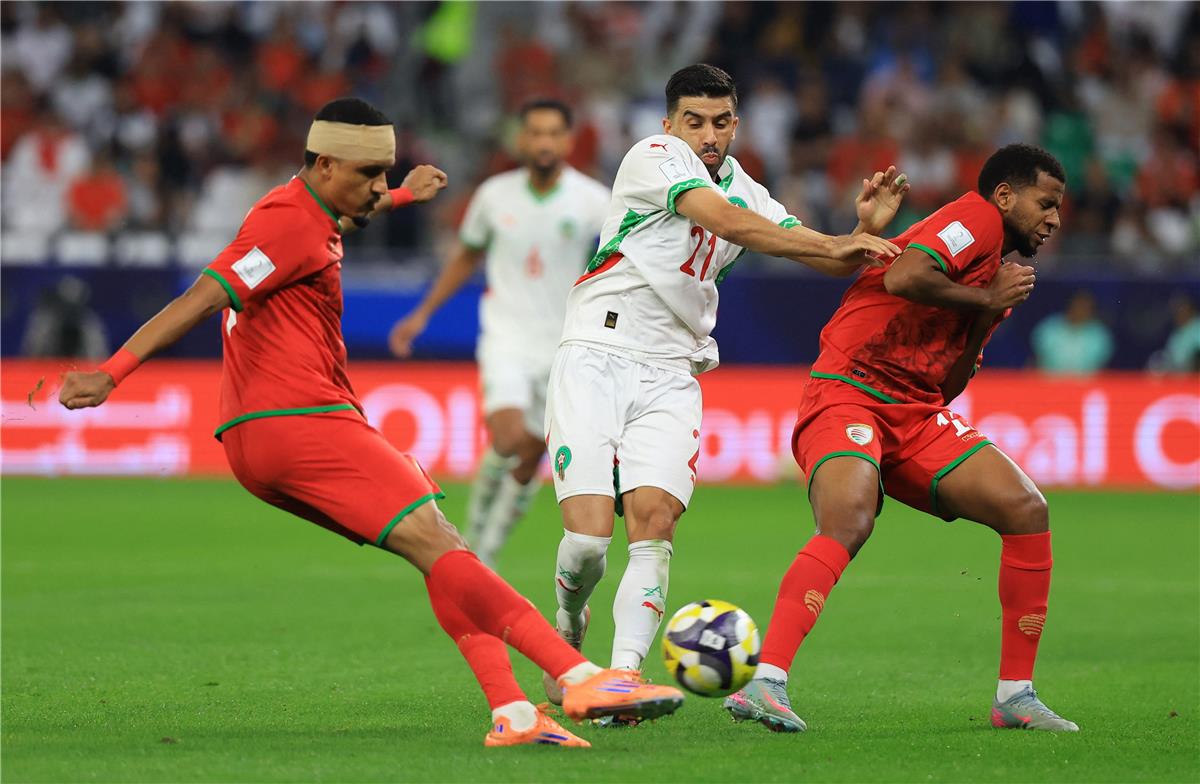 بـ10 لاعبين.. المغرب يتعادل مع عمان في كأس العرب