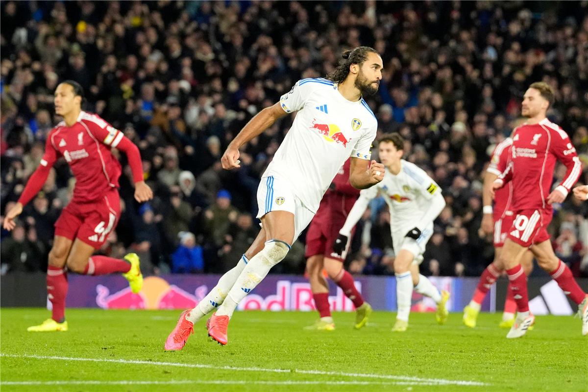 في دقيقتين.. ليدز يونايتد يسجل هدفين أمام ليفربول في الدوري الإنجليزي