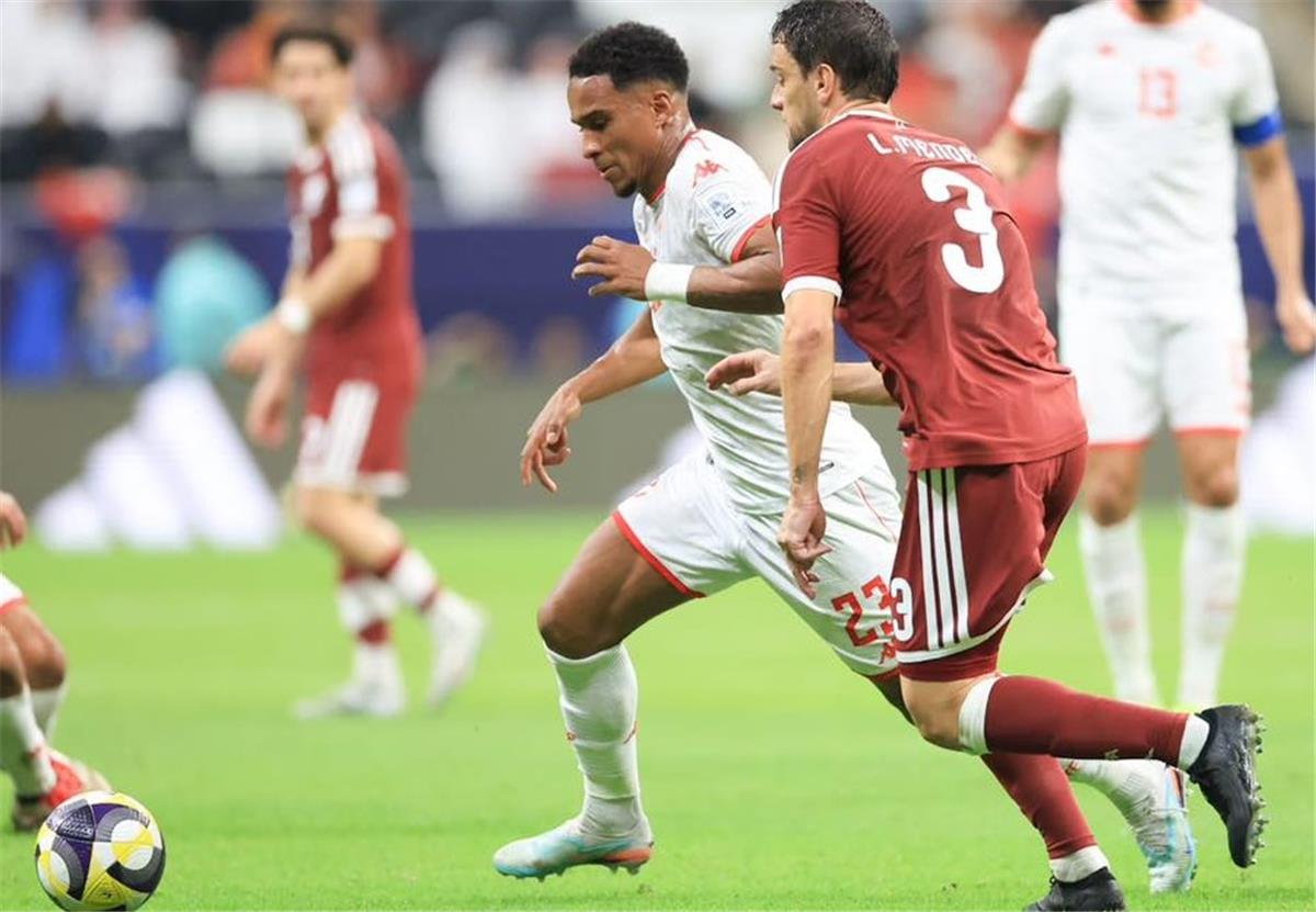 فيديو | طرد سيف الجزيري في مباراة تونس وقطر بـ كأس العرب