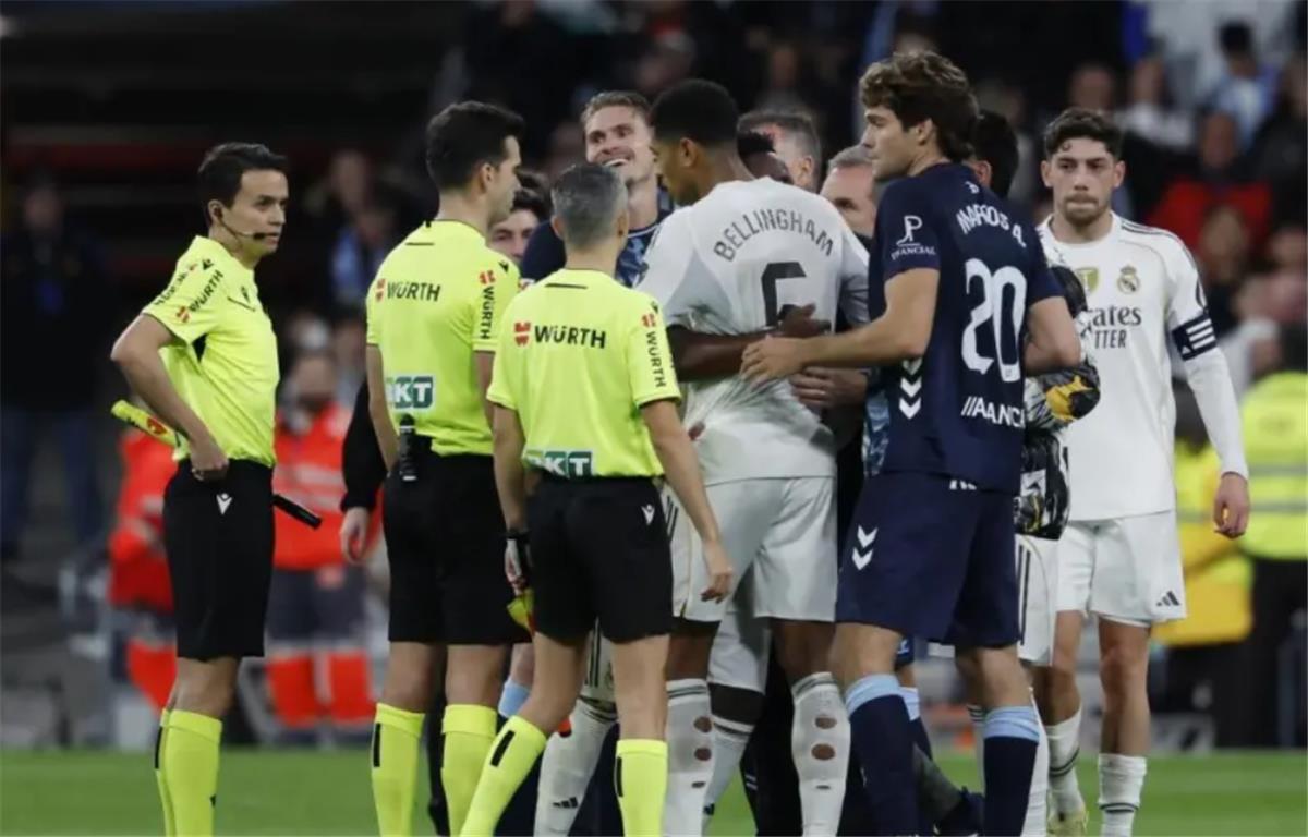 ماركا تكشف كواليس الفوضى أمام سيلتا فيجو.. فينيسيوس يتنبأ بقرار الحكم وطرد ثالث في ريال مدريد