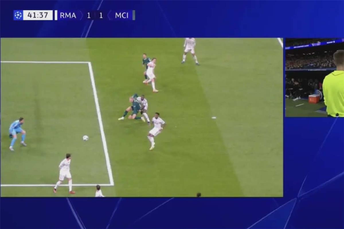 خبير تحكيمي يوضح مدى صحة ركلة جزاء مانشستر سيتي أمام ريال مدريد