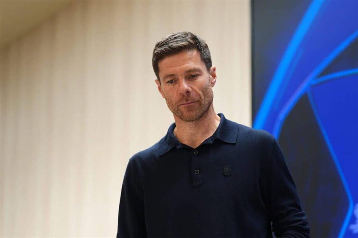 هنري مدافعًا عن تشابي ألونسو: لاعبو ريال مدريد لا يستمعون إليه.. ورحيله خطأ