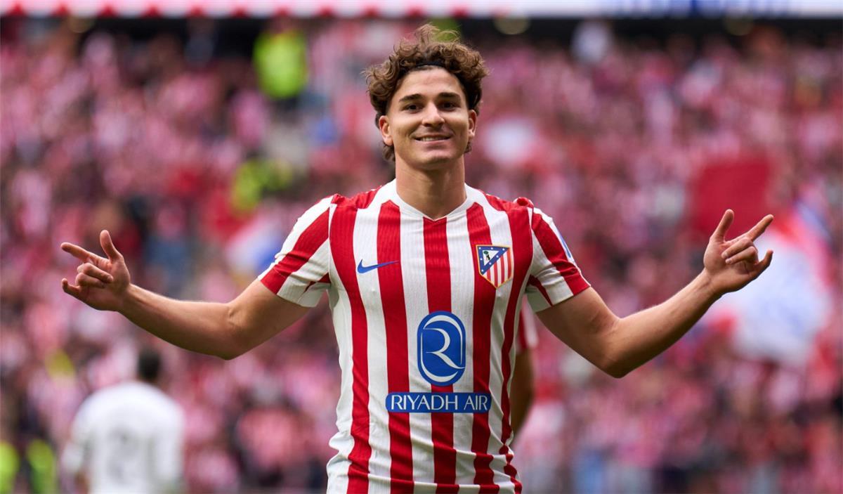 ألفاريز يرد على إمكانية انضمامه إلى برشلونة في نهاية الموسم