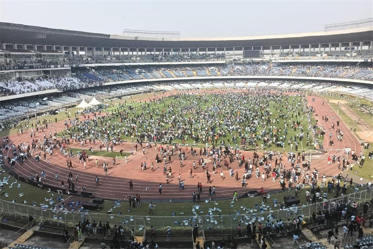 رئيس وزراء الهند تعتذر لـ ميسي بسبب أحداث ملعب سولت ليك